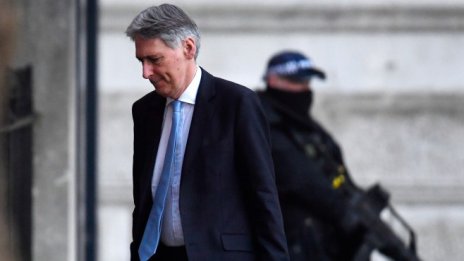 Британският финансов министър намекна за оставка при Brexit без сделка