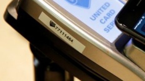 Швеция опитва да спре похода си към пълно премахване на парите в брой