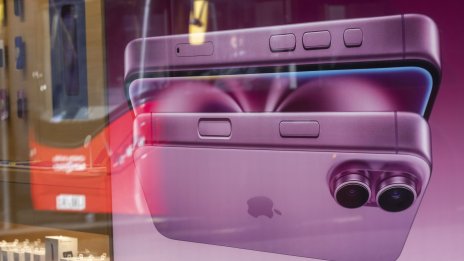 Продажбите на iPhone грабнаха първо място на китайския пазар през май