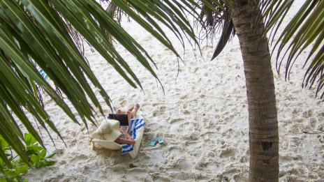 Инвеститори от целия свят искат да работят от плажа