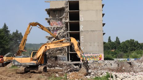 Обществените поръчки няма да бавят изграждането на детската болница, уверяват властите