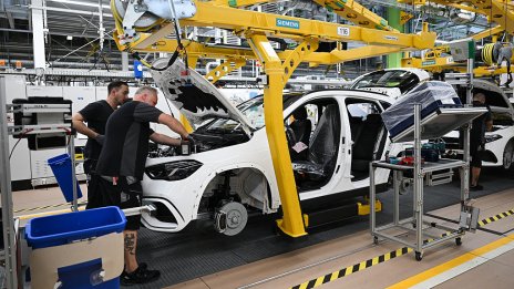 Германската автоиндустрия може да изгуби още близо 100 хил. работни места до 2030 г.