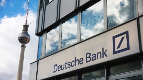 Печалбата на Deutsche Bank за тримесечието се свива по-малко от очакванията