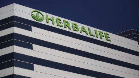 Карл Айкан продава над половината от своя дял в Herbalife за 600 млн. долара