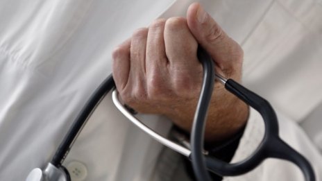 Надзорът на НЗОК отблокира 108 млн. лв. от резерва за болници и онколекарства