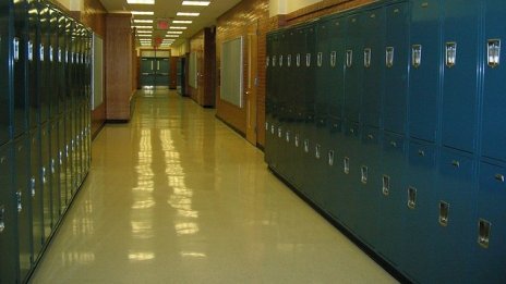 До есента трябва да има ученически шкафчета за половината ученици от 1 до 7 клас