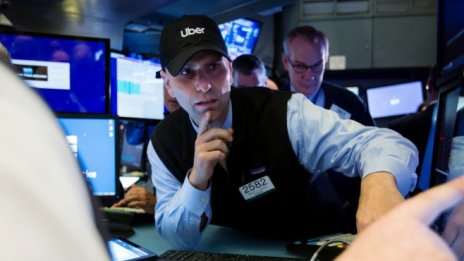 Dow и Nasdaq стартират сесията дълбоко на червена територия*