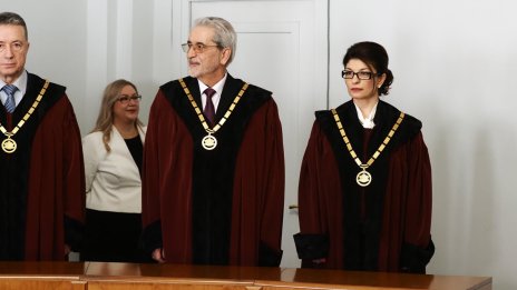 КС потвърди избора на Атанасова и Белазелков за съдии, но с по-кратък мандат