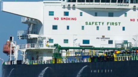 Признаците за ръст в търсенето на бензин в САЩ оскъпяват петрола* 