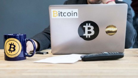 Очакваното разполовяване изпрати цената на биткойна над 9 хил. долара