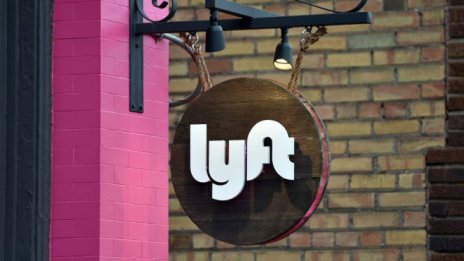 Lyft съкращава 17% от служителите си