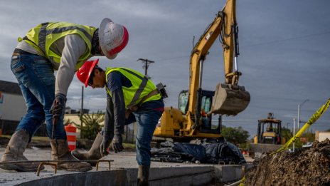 Недостигът на работна ръка заплашва строителните мегапланове на Байдън