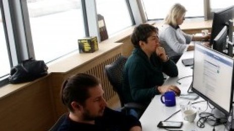 Източна Европа се справя с недостига на служители с масажи и безплатен шаран