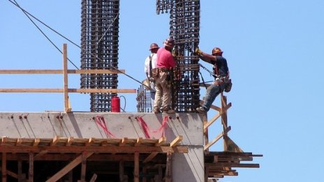 Индустрията расте на годишна база