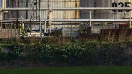 Петролът поевтинява въпреки рекордния спад на работещите платформи в САЩ* 