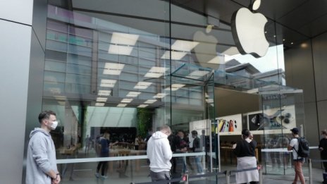 Apple отваря част от магазините си в САЩ от тази седмица