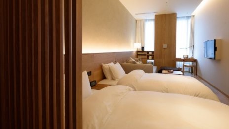 Коронавирусът намали с 56,6% приходите от нощувки през март