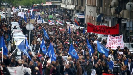 Поредна нощ на протести в Сърбия срещу резултата от президентския вот