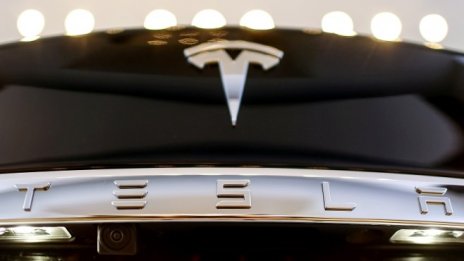 Инвеститори в Tesla настояват за промени в борда ѝ