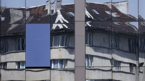Възрастните и жените у нас най-често имат затруднения с разходите по жилището