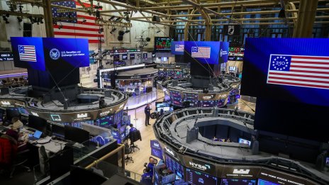 Отчетът на Salesforce и надеждите за по-ниски лихви окриляват индексите на Wall Street*