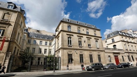 Френските социалисти продават централата си в Париж