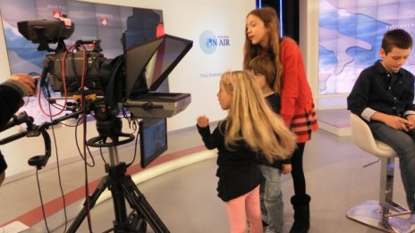 „България он ер“ отвори вратите си за децата