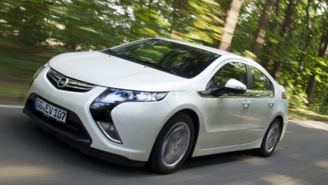 Opel Amperа взима най-доброто от два свята