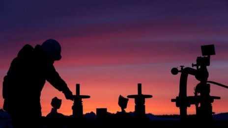 Саудитска Арабия и Кувейт са свили петролния добив повече от договореното в ОПЕК
