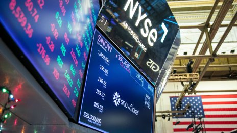 Червена вълна отново заля Wall Street в очакване на следващите мита на Тръмп