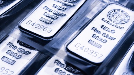 Цената на среброто изтри двудневното си възстановяване със 17% спад