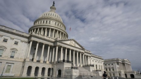 Конгресът на САЩ трябва да заложи на фискалната помощ