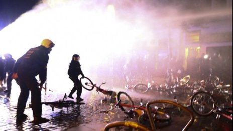 Трета поредна нощ на безредици в Хамбург