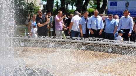 Борисов откри реновираната Морска градина в Бургас