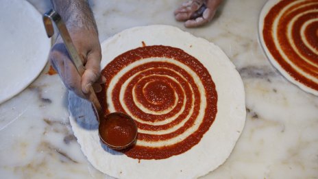 Средната заплата в България в края на юни стига 1710 лева