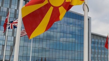 Посланикът на ЕС в Скопие: Преговорите спират, ако българите не влязат в конституцията