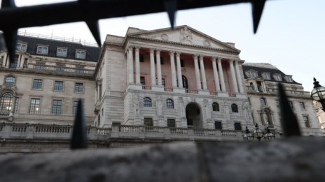 Инфлацията оставя централните банкери без почивка