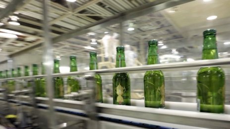 Heineken надмина очакванията, докато потребителите устояват на инфлацията