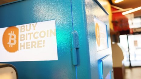 Цената на биткойна отново е на червено след най-добрия му месец от ноември