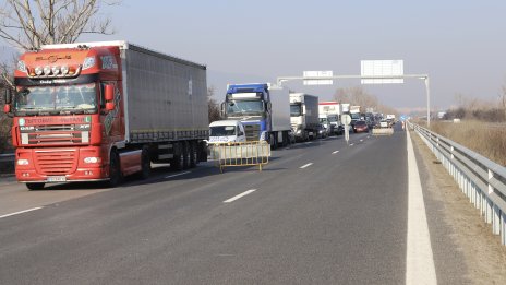 ЕП прие предложението на Андрей Новаков камионите да се обработват за 60 секунди на границите