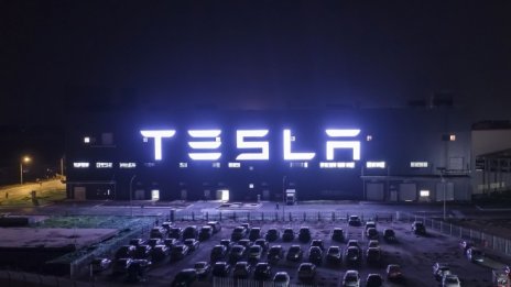 Tesla е напът да влезе на мечи пазар след съобщенията за разследването в САЩ