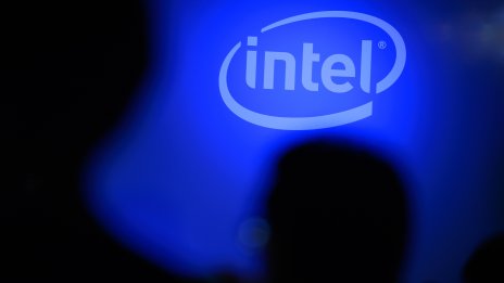 Лидерът на Intel ще представи на борда на директорите няколко опции за свиване на разходите