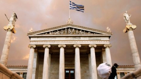 Годините на кризата са свили богатството на гърците с 40%