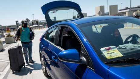 Мрачна прогноза потопи акциите на Lyft