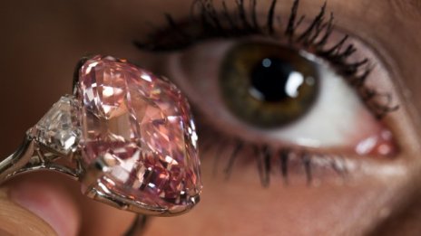 Рядък розов диамант се продава за 45 млн. долара