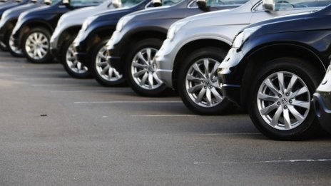 Продажбите на коли във Великобритания стагнират през юли