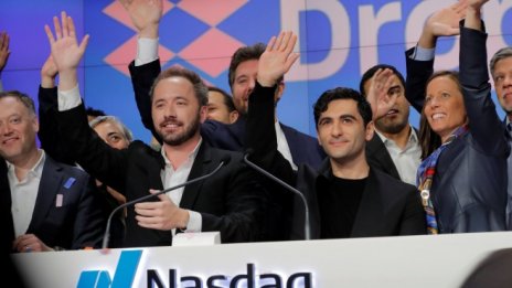 Акциите на  Dropbox се изстреляха при борсовия дебют