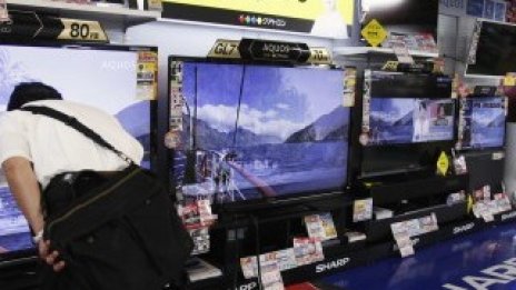 Sharp реже заплати и бонуси на служителите си