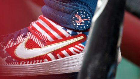 Един от първите чифтове маратонки Nike бе продаден за рекордните 437 500 долара 