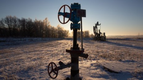 Опасенията за търсенето потопяват цената на петрола*